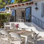 Marquerite Moraira, 5 Minutes From