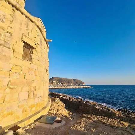 Marquerite Moraira, 5 Minutes From