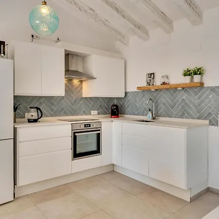 Marquerite Moraira, 5 Minutes From Villa