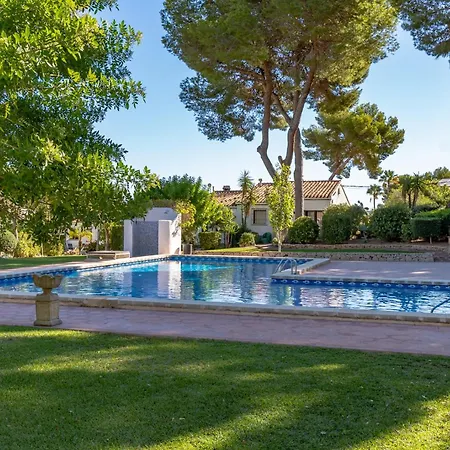 Marquerite Moraira, 5 Minutes From *