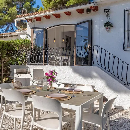 Marquerite Moraira, 5 Minutes From