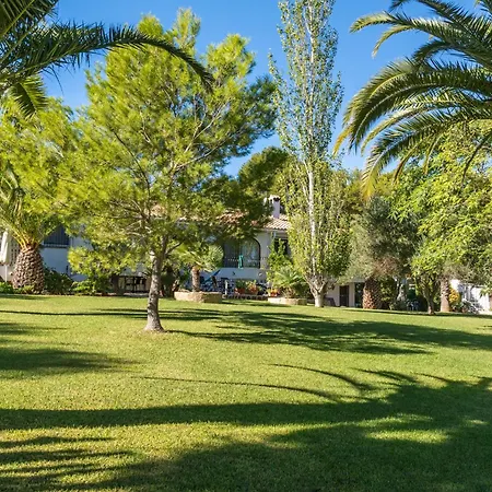 Marquerite Moraira, 5 Minutes From *