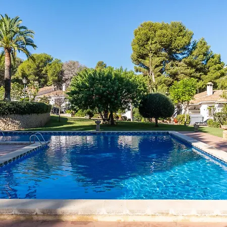 Marquerite Moraira, 5 Minutes From