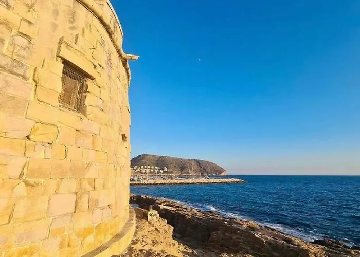 Marquerite Moraira, 5 Minutes From
