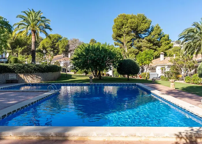 Marquerite Moraira, 5 Minutes From