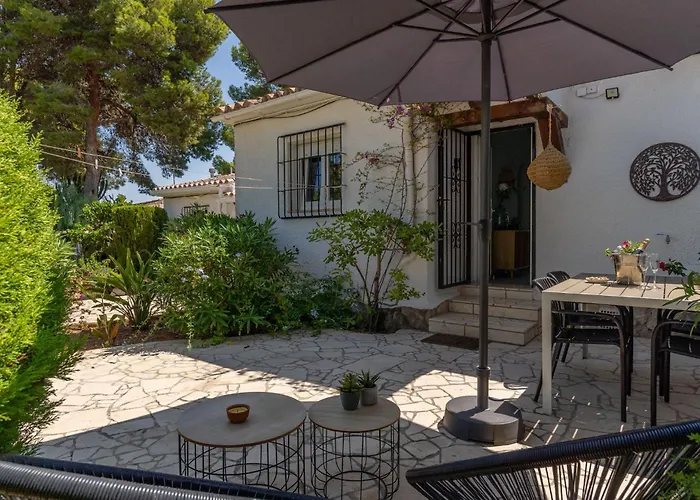 Marquerite Moraira, 5 Minutes From Vila